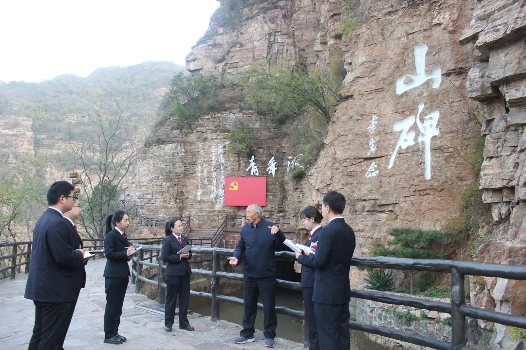 【学习二十大 建功新时代】青年洞旁，一场生动的现场教学